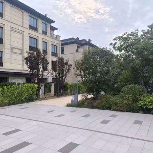 潍坊 芝麻白与芝麻白搭配铺装，尺寸1200*600