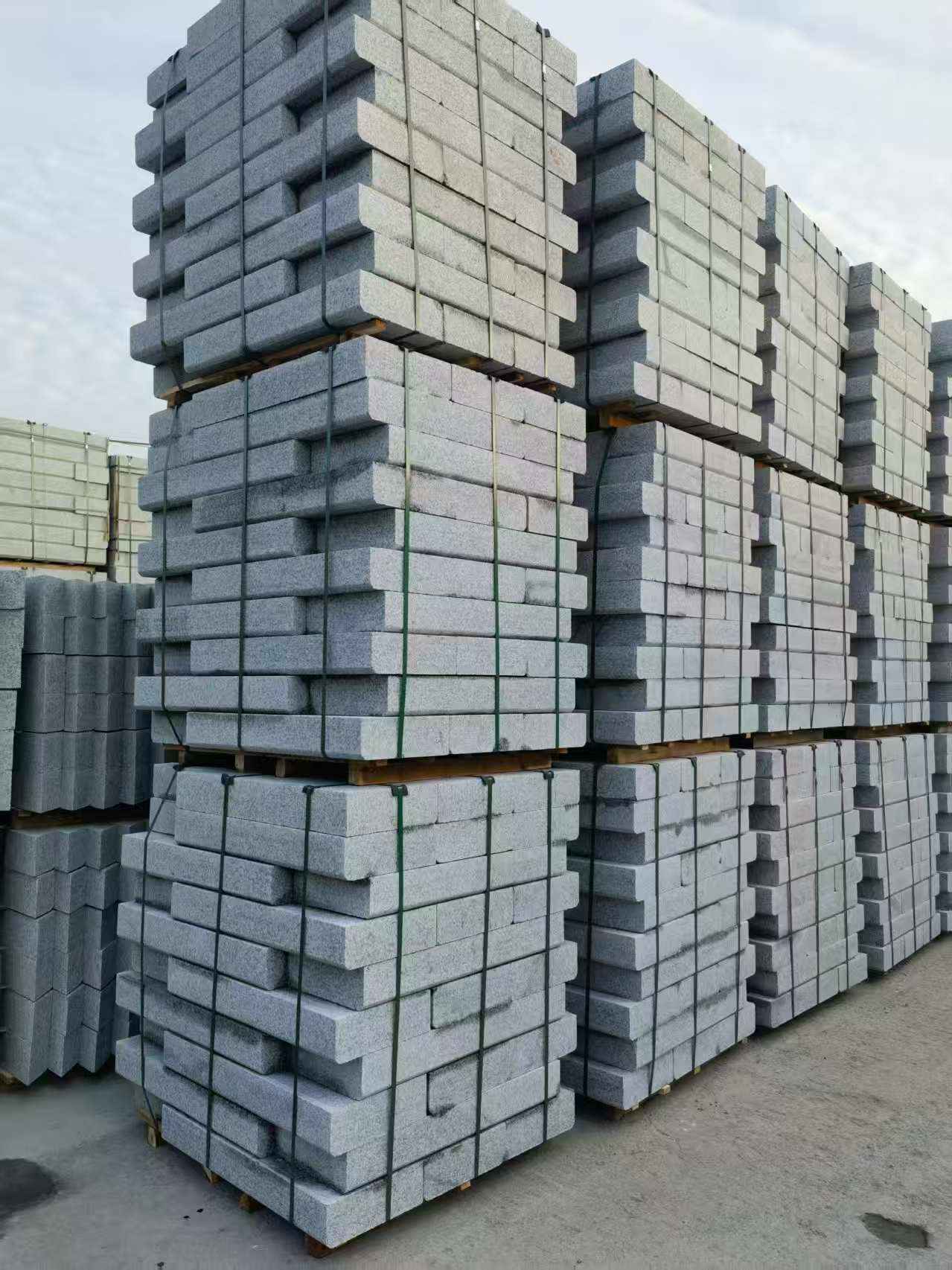 潍坊 路沿石（路侧石），颜色一致，尺寸标准