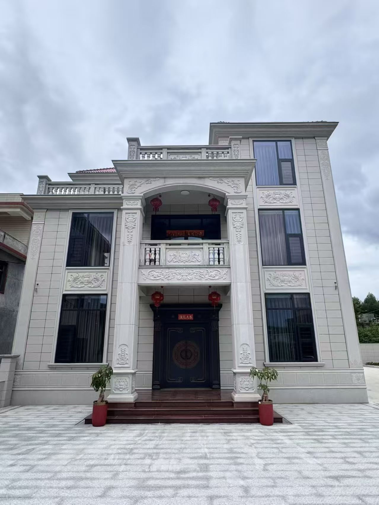 潍坊 芝麻白石材别墅干挂案例展示