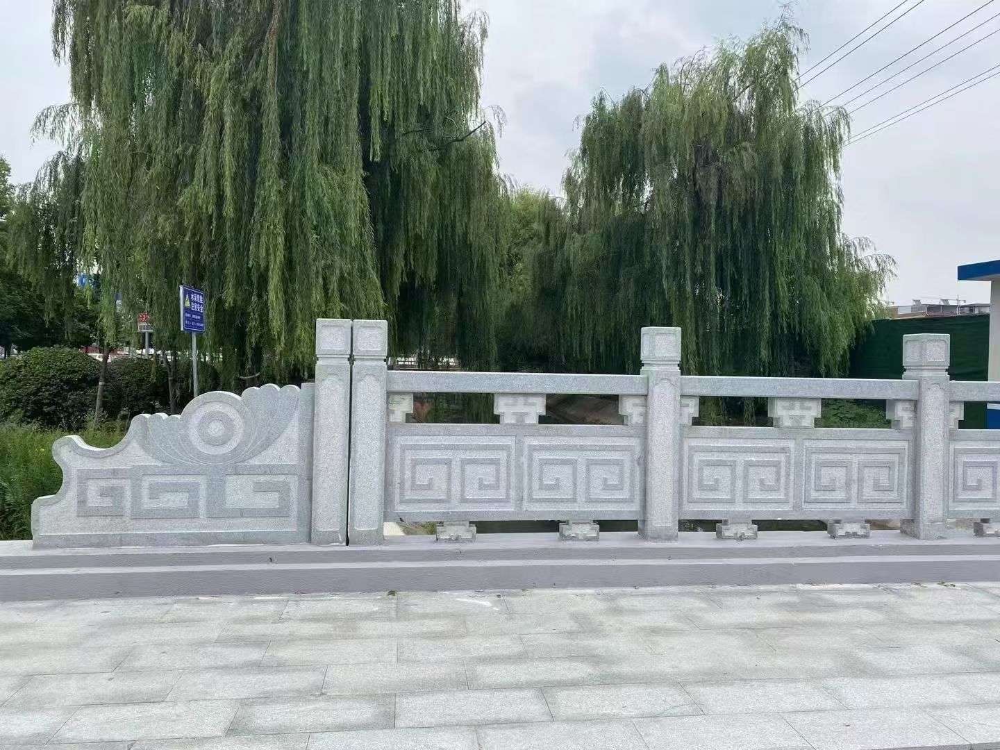 潍坊 芝麻灰桥栏杆、河道栏杆安装效果