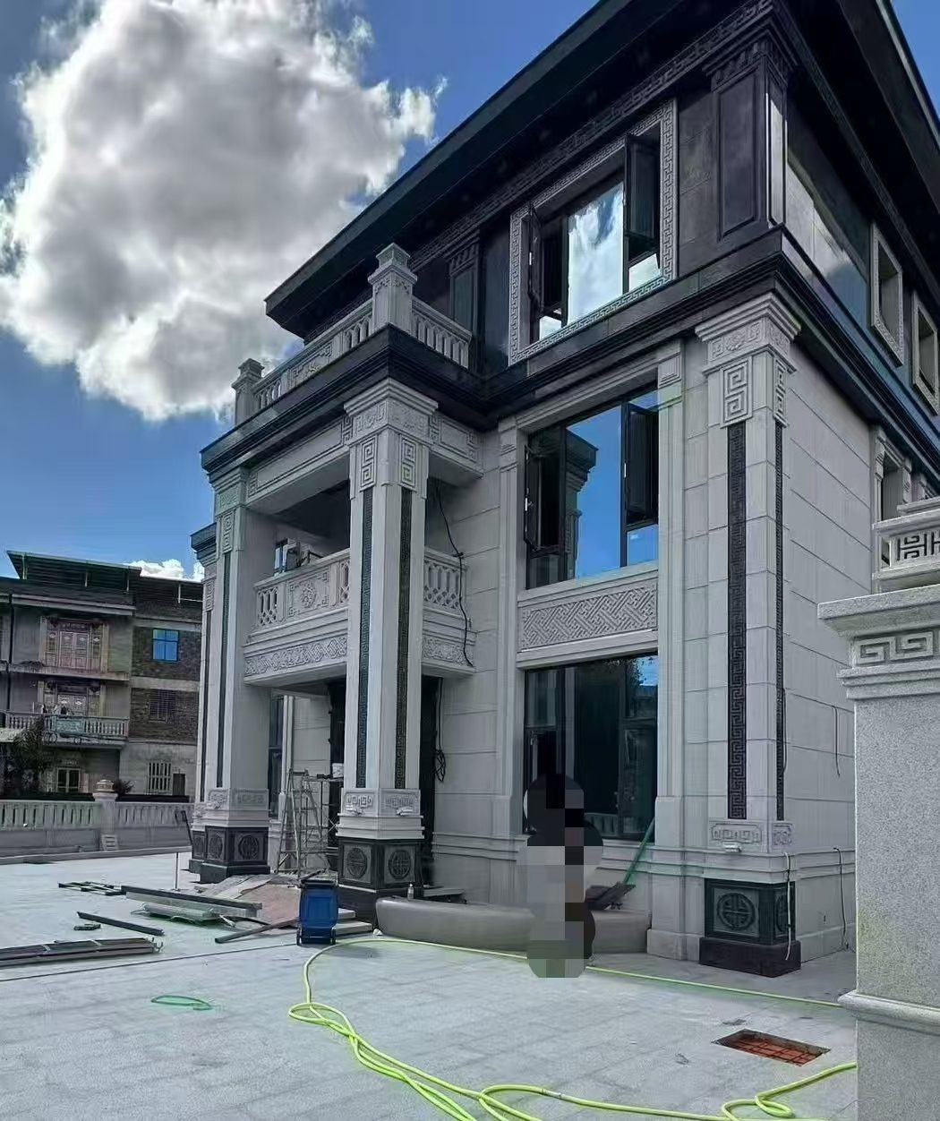 潍坊 别墅干挂，芝麻白与芝麻黑完美配合